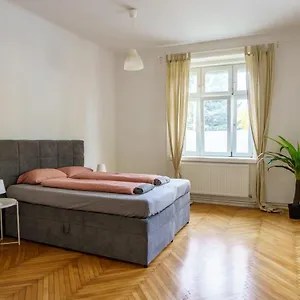 Central Living - Schoenbrunn Apartman