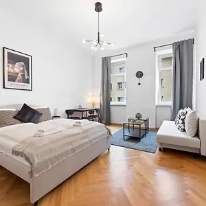 Apartment Cozy In 16th District, Vienna