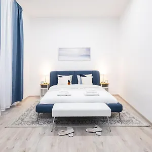 Apartment Family Deluxe A Stone Throw From The Centre And Danube, Vienna